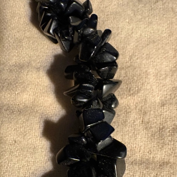 Vintage black coral necklace. 16"
Strand. Matching earrings in sterling silver. - Picture 4 of 7